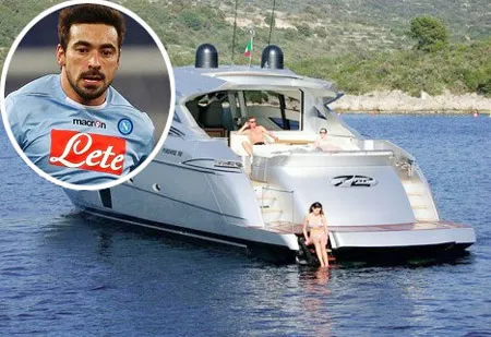 Du thuyền của Lavezzi.