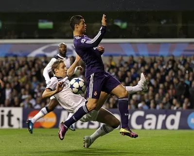 Champions League 2010-2011 (rạng sáng 14-4): Real Madrid và Schalke vào bán kết