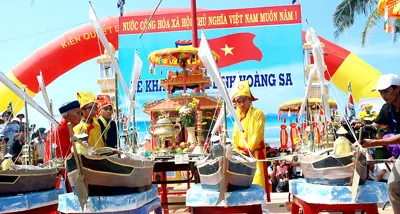 Phục dựng mô hình thuyền các binh phu ra Hoàng Sa năm xưa. Ảnh: Hà Minh Phục dựng mô hình thuyền các binh phu ra Hoàng Sa năm xưa. Ảnh: Hà Minh