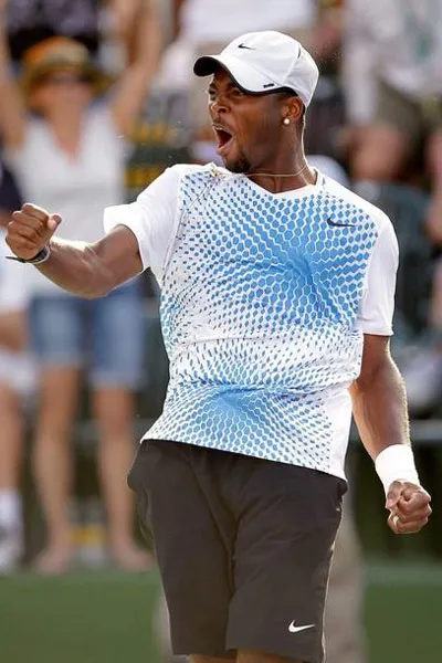 Young chửi tục, McEnroe đáp trả