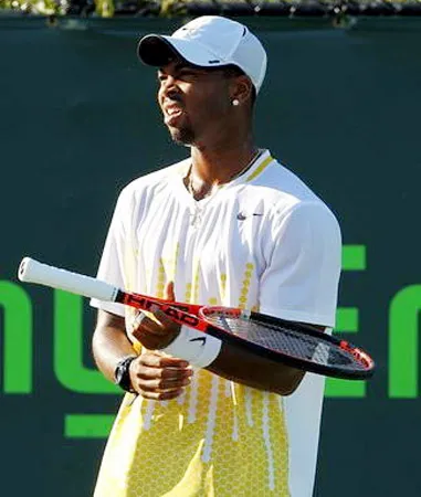 Young chính thức xin lỗi