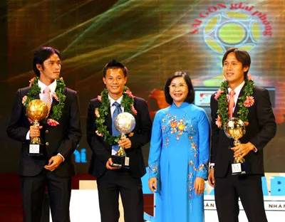 Minh Phương, Kim Hồng đoạt Quả bóng Vàng Việt Nam năm 2010 ảnh 7