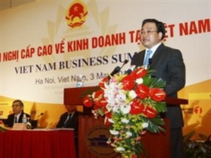 Deputy PM Hoang Trung Hai speaks at the Vietnam Business Summit in Hanoi May 3, 2011 (Photo: Vietnam News Agency) Deputy PM Hoang Trung Hai speaks at the Vietnam Business Summit in Hanoi May 3, 2011 (Photo: Vietnam News Agency)