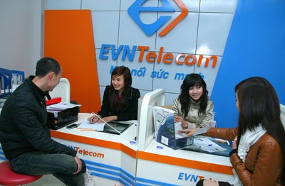 Subscribers register to use EVN Telecom services. The company is facing the penalty for issuing illegal telephone number to people Subscribers register to use EVN Telecom services. The company is facing the penalty for issuing illegal telephone number to people