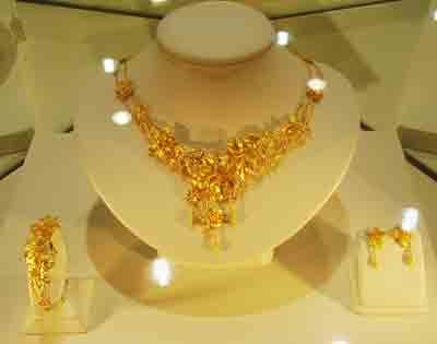 Gold loses VND400,00 per tael ảnh 1