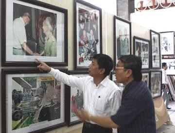 The exhibition has attracted many visitors The exhibition has attracted many visitors
