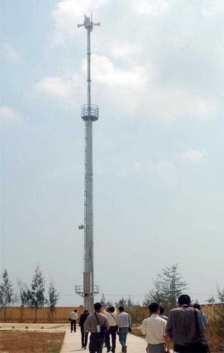Vietnam’s first tsunami warning station at the Communication Regiment 575 in Lien Chieu District in the central city of Da Nang (Photo: SGGP) Vietnam’s first tsunami warning station at the Communication Regiment 575 in Lien Chieu District in the central city of Da Nang (Photo: SGGP)