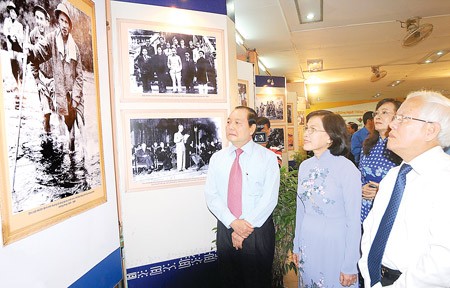 HCM City leaders attending the exhibition on the life and career of President Ho Chi Minh at Youth cultural House HCM City leaders attending the exhibition on the life and career of President Ho Chi Minh at Youth cultural House
