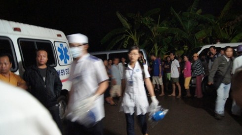 Rescue and emergency aid staff arrive at the scene (Photo: Tuoi Tre) Rescue and emergency aid staff arrive at the scene (Photo: Tuoi Tre)