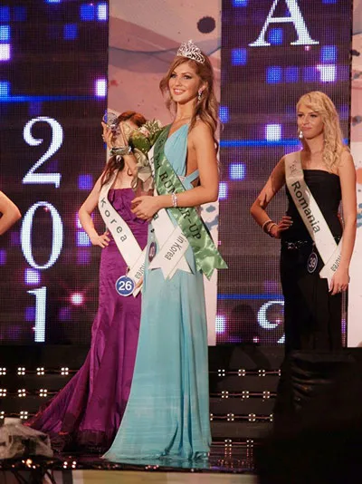 Á hậu 3 Natalia Chirkova (Nga) Á hậu 3 Natalia Chirkova (Nga)