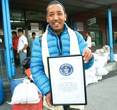 Kỷ lục mới chinh phục đỉnh Everest