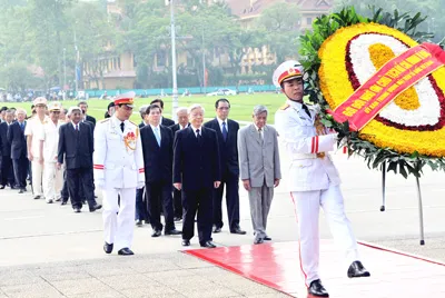 Lãnh đạo Đảng, Nhà nước vào Lăng viếng Chủ tịch Hồ Chí Minh sáng 18-5.Ảnh: MINH ĐIỀN Lãnh đạo Đảng, Nhà nước vào Lăng viếng Chủ tịch Hồ Chí Minh sáng 18-5.Ảnh: MINH ĐIỀN