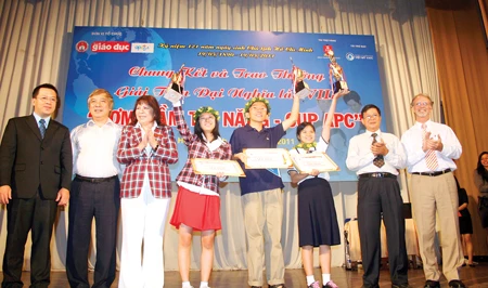Lễ trao giải thưởng Trần Đại Nghĩa năm 2011 Lễ trao giải thưởng Trần Đại Nghĩa năm 2011