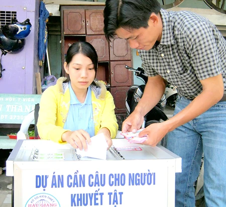 Chàng trai nghèo và dự án “đổi đời” người khuyết tật