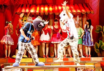 The kid show titled “Children’s house” by the Youth Theater attracted many little audiences. The kid show titled “Children’s house” by the Youth Theater attracted many little audiences.