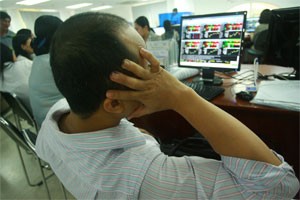 The bearish stock market and high lending interest rates lead local businesses to consider bonds as the most efficient class to raise more capitals for their operation (Photo:Minh Tri) The bearish stock market and high lending interest rates lead local businesses to consider bonds as the most efficient class to raise more capitals for their operation (Photo:Minh Tri)