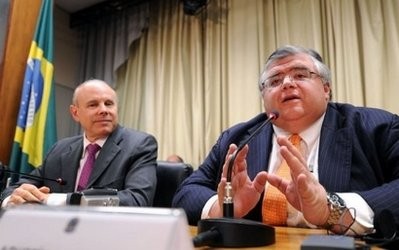 AFP - Maxico's Central Bank President Agustin Carstens (R) speaks during a joint press conference with Brazilian Finance Minister Guido Mantega at the Finance Ministry in Brasilia. AFP - Maxico's Central Bank President Agustin Carstens (R) speaks during a joint press conference with Brazilian Finance Minister Guido Mantega at the Finance Ministry in Brasilia.