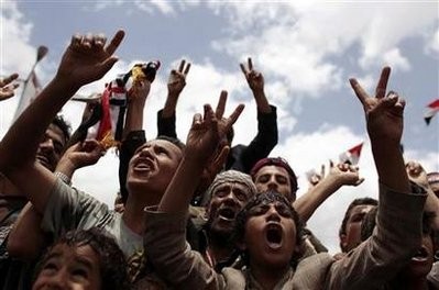 Anti-government protesters shout slogans during a rally to demand the ouster of Yemen's President Ali Abdullah Saleh in Sanaa June 2, 2011 Anti-government protesters shout slogans during a rally to demand the ouster of Yemen's President Ali Abdullah Saleh in Sanaa June 2, 2011