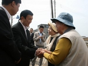 Comrade Truong Tan Sang visits victims of earthquake and tsunami in Asahi city Comrade Truong Tan Sang visits victims of earthquake and tsunami in Asahi city