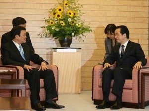 Party Politburo member Truong Tan Sang (L) and Japanese Prime Minister Naoto Kan Party Politburo member Truong Tan Sang (L) and Japanese Prime Minister Naoto Kan