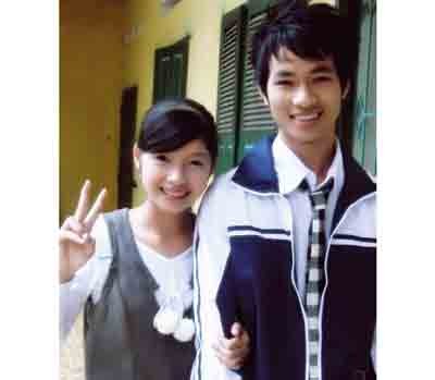 Photo of young couple participating in the contest ‘When I am 18’ on social network site Zing Me Photo of young couple participating in the contest ‘When I am 18’ on social network site Zing Me