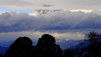 AFP - Picture released by Chile's Agencia Uno taken from the Chilean city of Entrelagos, showing ashes and smoke billowing from Puyehue volcano AFP - Picture released by Chile's Agencia Uno taken from the Chilean city of Entrelagos, showing ashes and smoke billowing from Puyehue volcano
