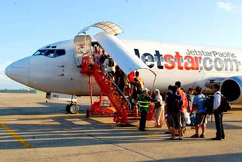 Low-fare carrier Jet star Pacific owes US$8.6 million in overdue payments Low-fare carrier Jet star Pacific owes US$8.6 million in overdue payments