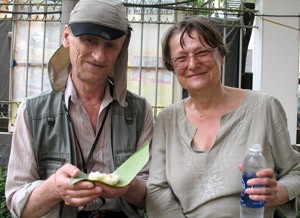 Two Polish tourists try boiled cassava served in the cooking gathering at the War Remnants Museum on June 7, 2011 (Photo: Tuong Thuy) Two Polish tourists try boiled cassava served in the cooking gathering at the War Remnants Museum on June 7, 2011 (Photo: Tuong Thuy)