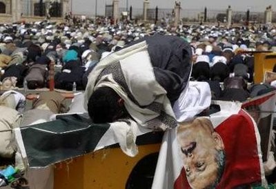 A supporter of Yemen's President Ali Abdullah Saleh performs prayers on Saleh's poster during a rally in Sanaa June 10, 2011. A supporter of Yemen's President Ali Abdullah Saleh performs prayers on Saleh's poster during a rally in Sanaa June 10, 2011.