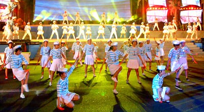 A colourful musical performance at the opening ceremony of Nha Trang Sea Festival 2011(Photo: SGGP) A colourful musical performance at the opening ceremony of Nha Trang Sea Festival 2011(Photo: SGGP)
