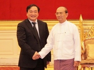 Deputy Prime Minister Hoang Trung Hai (L) holds talks with Myanmar President Thein Sein Deputy Prime Minister Hoang Trung Hai (L) holds talks with Myanmar President Thein Sein