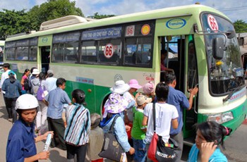Many city residents travel by bus daily, in Ho Chi Minh City. (Photo: SGGP) Many city residents travel by bus daily, in Ho Chi Minh City. (Photo: SGGP)