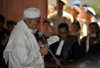 AFP - Islamist cleric Abu Bakar Bashir seen at the court, reading his statement AFP - Islamist cleric Abu Bakar Bashir seen at the court, reading his statement