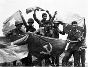 Vietnam’s troops celebrate the victory in April 1975 (Photo:hotrungnghia.multiply.com) Vietnam’s troops celebrate the victory in April 1975 (Photo:hotrungnghia.multiply.com)