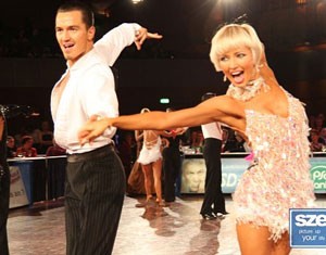 Dancer Oksana Nikiforova (R) Dancer Oksana Nikiforova (R)