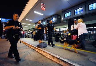 AFP - Los Angeles International Airport police patrol outsdie the United Airlines terminal as hundreds of passengers stranded at Los Angeles International Airport wait in line outside and inside the airline's terminal for the computer system to come back up on June 17, 2011 AFP - Los Angeles International Airport police patrol outsdie the United Airlines terminal as hundreds of passengers stranded at Los Angeles International Airport wait in line outside and inside the airline's terminal for the computer system to come back up on June 17, 2011