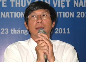 VASEP general secretary Truong Dinh Hoe speaks about the initiative to support Vietnamese fishermen operating in the Vietnamese waters during a press briefing in Ho Chi Minh City on June 23, 2011 (Photo: Tuong Thuy) VASEP general secretary Truong Dinh Hoe speaks about the initiative to support Vietnamese fishermen operating in the Vietnamese waters during a press briefing in Ho Chi Minh City on June 23, 2011 (Photo: Tuong Thuy)