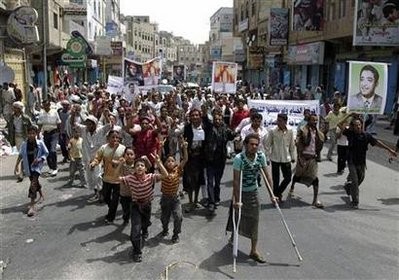 Anti-government protesters shout slogans during a demonstration to demand the ouster of Yemen's President Ali Abdullah Saleh in the southern city of Taiz June 23, 2011. Anti-government protesters shout slogans during a demonstration to demand the ouster of Yemen's President Ali Abdullah Saleh in the southern city of Taiz June 23, 2011.