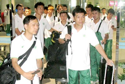Macau football players arrive at Tan San Nhat Airport on June 27.(Photo:SGGP) Macau football players arrive at Tan San Nhat Airport on June 27.(Photo:SGGP)