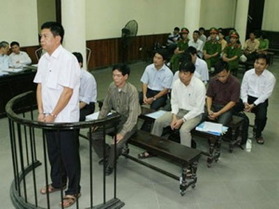 Bui Tien Dung and other defendants at the trial Bui Tien Dung and other defendants at the trial