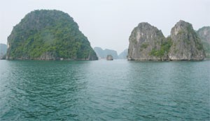A view of Ha Long Bay in northern Vietnam. A new policy supports firms and agencies that promote vietnam products and tourism spots overseas (Photo:Phan Hien) A view of Ha Long Bay in northern Vietnam. A new policy supports firms and agencies that promote vietnam products and tourism spots overseas (Photo:Phan Hien)