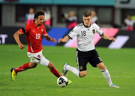 Toni Kroos vẫn chưa khôn ra!