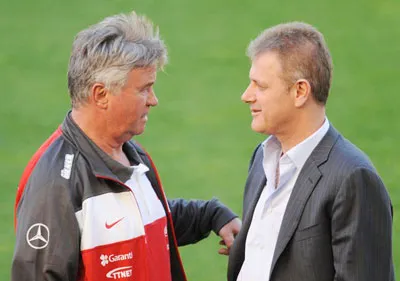 Thổ Nhĩ Kỳ bối rối vì Hiddink