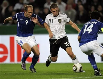 Mannschaft lại phải thắng!