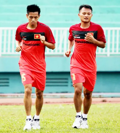 ĐTQG vừa được bổ sung thêm 2 tiền vệ Văn Quyết và Trọng Hoàng từ đội tuyển Olympic. Ảnh: Nhật Anh ĐTQG vừa được bổ sung thêm 2 tiền vệ Văn Quyết và Trọng Hoàng từ đội tuyển Olympic. Ảnh: Nhật Anh