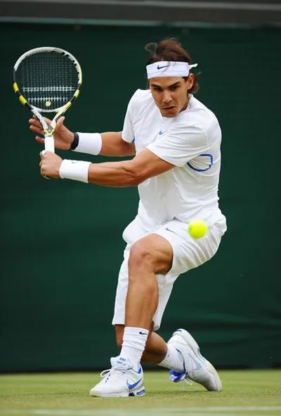 Nadal hạ “kẻ đáng sợ”