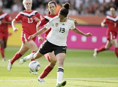 Khai mạc World Cup bóng đá nữ 2011 (bảng A): Đức thắng Canada 2 - 1
