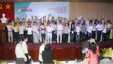 Trao học bổng Nguyễn Văn Hưởng năm 2011 ảnh 4 Trao học bổng Nguyễn Văn Hưởng năm 2011 ảnh 4