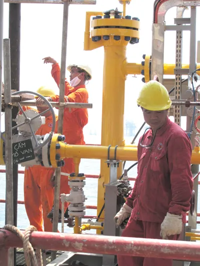 Chuyện giàn khoan & Tình yêu của những người bám biển ảnh 2 Chuyện giàn khoan & Tình yêu của những người bám biển ảnh 2