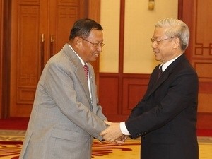 Party leader Nguyen Phu Trong (R) receives Sai Chhum from Cambodian People's Party. Party leader Nguyen Phu Trong (R) receives Sai Chhum from Cambodian People's Party.